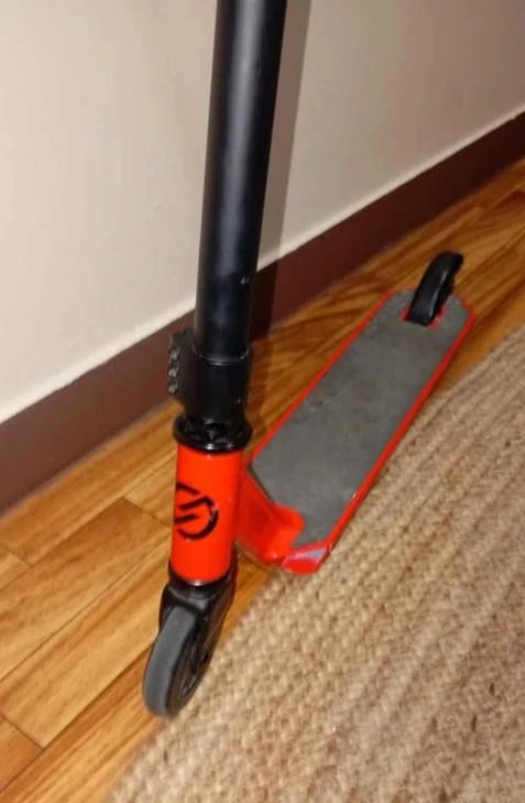 Patinete rojo para niño